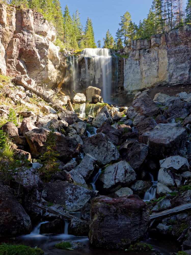 Above: Closeup of the Northern cascade at Paulina Falls