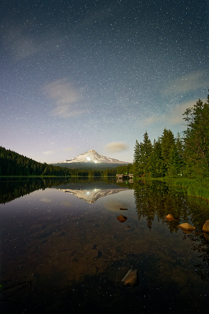 Above: Night sky over Hood. Had ventured out to capture Aurora this night and gave up around 12:30am. A fellow photog informed me the next day it showed up about an hour later.